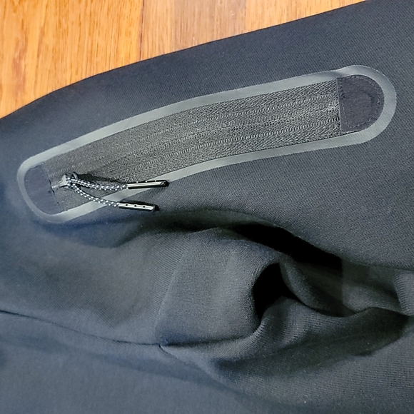COPY - NWT NIKE NSW TECH FLEECE CREW M  SWEATSHIRT - Picture 2 of 5